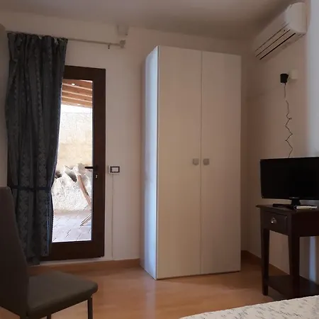 فندق مبيت وإفطار Oasi Sardama Torpè
